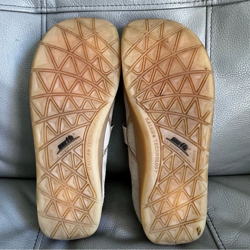 Kalso Earth Women's Tan and White Casual Shoes - Picture 12 of 16